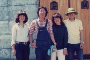Kさん(右端)とお客さんと父ちゃん(ヘルパー時代)